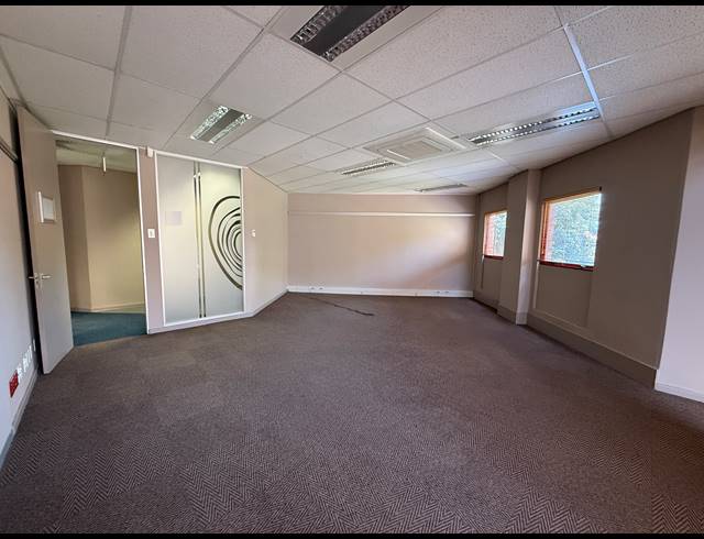555M² OFFICE TO LET IN PARKTOWN